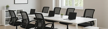 Mesa de reuniões com cadeiras corporativas