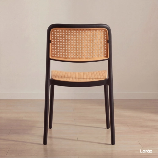 Produto Cadeira de jantar Maya com design moderno e assento confortável - Preto
