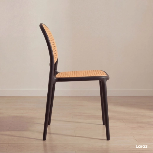 Produto Cadeira de jantar Mumbai de telinha com design contemporâneo e assento anatômico – Preta