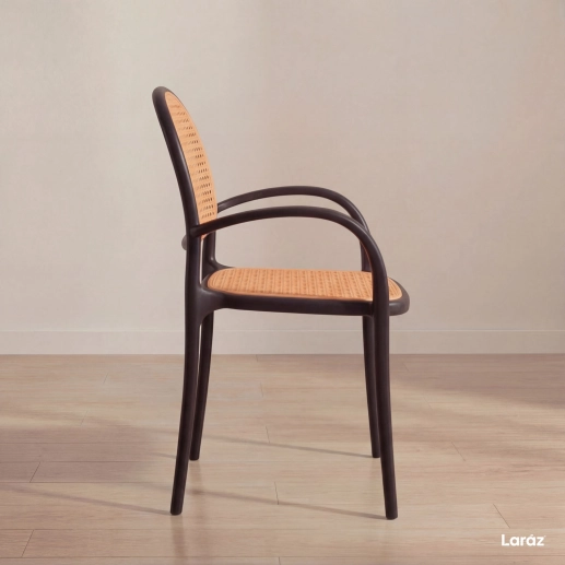 Produto Cadeira de jantar Mumbai telinha com braços e design contemporâneo – Preta