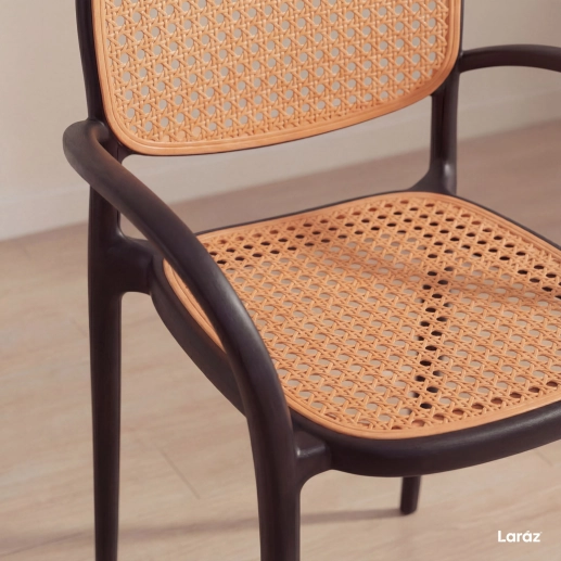 Produto Kit 4 Cadeiras de jantar Mumbai telinha com braços e design contemporâneo – Preta