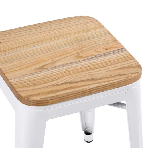 Kit com 4 Banquetas baixas Iron Tolix com assento de madeira rústica clara 45 cm - Branco Produto Kit com 4 Banquetas baixas Iron Tolix com assento de madeira rústica clara 45 cm - Branco